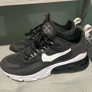 black nike air 270 reacts